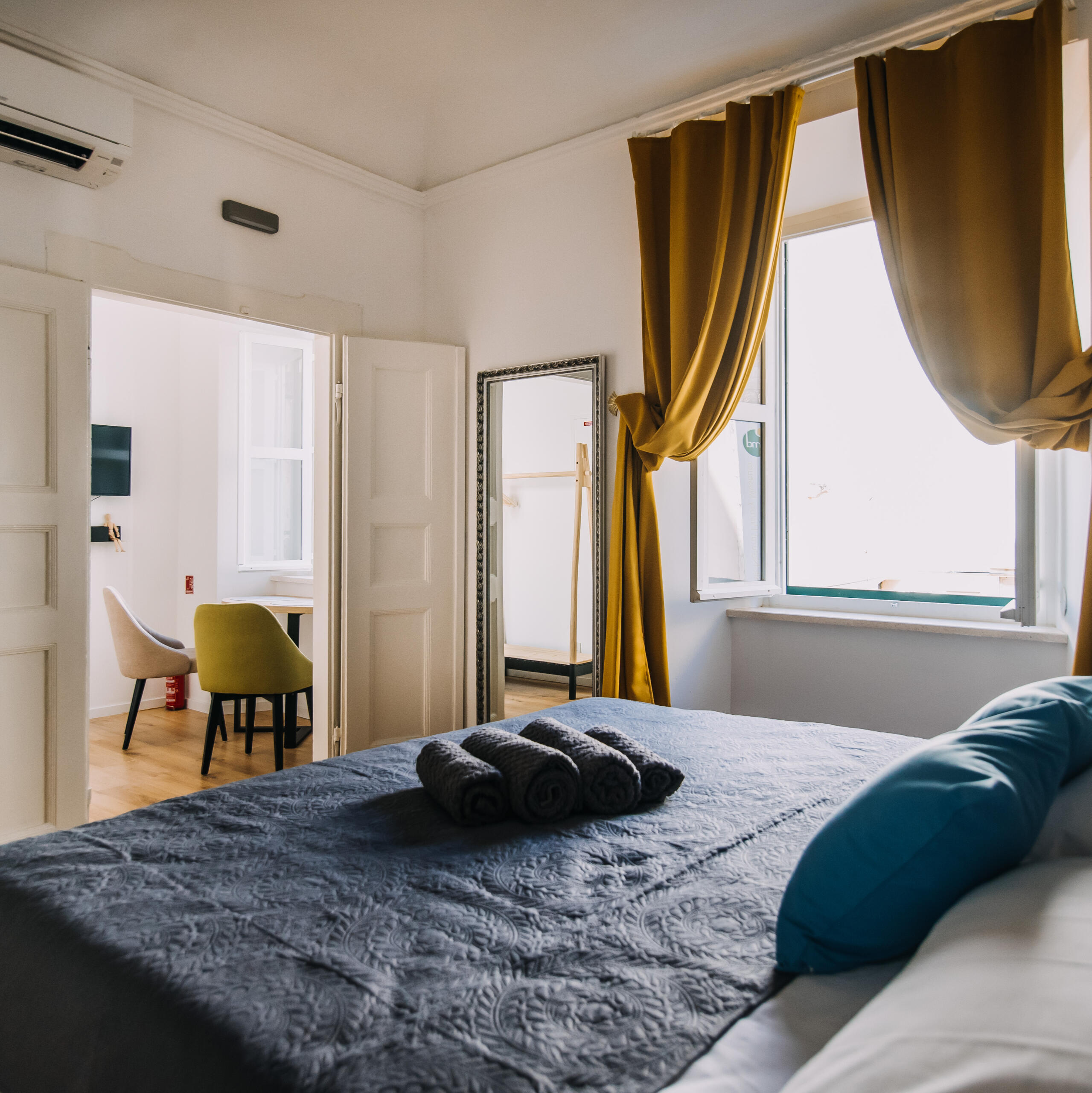 TOWN SQUARE APARTMENTS